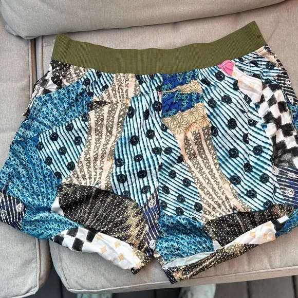 NWOT Free People Movement - patterned cargo shorts - size large - Picture 5 of 8